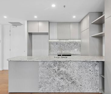Brand new one bedroom apartment with own courtyard access - Photo 4