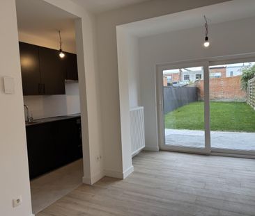 Gerenoveerd gelijkvloers appartement met tuin te huur - Photo 6