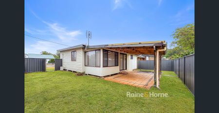 LOVELY HOME IN GREAT LOCATION!! - Photo 2