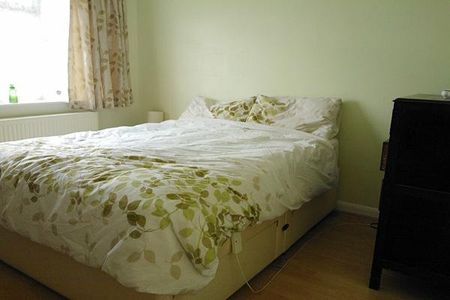 3 bedroom semi-detached house to rent - Photo 2