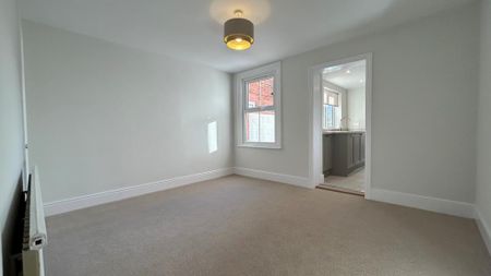 3 bedroom terraced house to rent - Photo 2