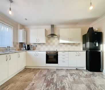 3 bedroom Semi-Detached House to let - Photo 5