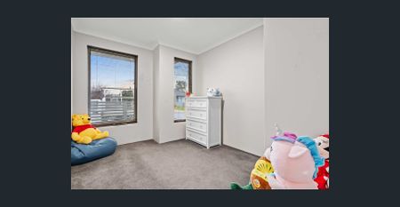 Welcome to this Secure, Low-Maintenance 3x2 Home – Just walking distance from Harrisdale Shopping Centre! - Photo 5