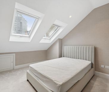 A stylish and contemporary Chelsea home offering three double bedrooms, modern interiors and exceptional access to King's Road. - Photo 3