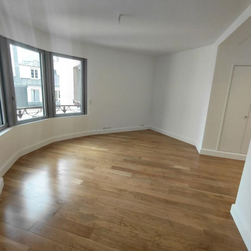 location Appartement T3 DE 73.7m² À PARIS - Photo 1