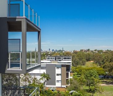 2 bedrooms 2 Baths on level 1 - Photo 5