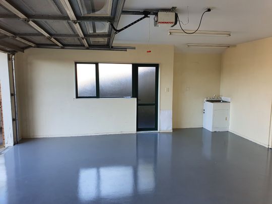 Manukau Heights - 4 brm, 2 bathroom - Photo 1