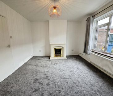 2 bedroom semi-detached house to rent - Photo 5