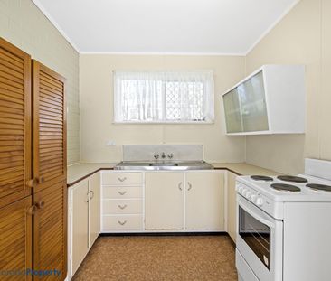 Lovely, cosy two bedroom brick unit situated in a quiet duplex! - Photo 5