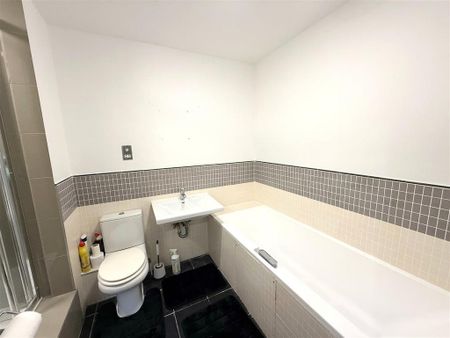 3 bedroom apartment to rent - Photo 3