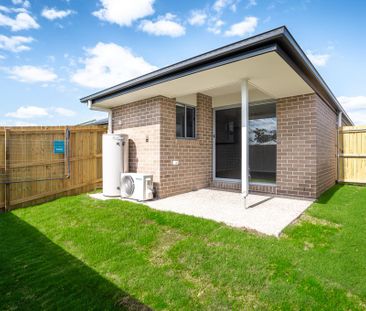 Modern 2 Bedroom Duplex in Convenient Logan Reserve Location - Photo 2