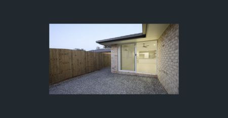 Ground Floor living with spacious courtyard - Photo 2