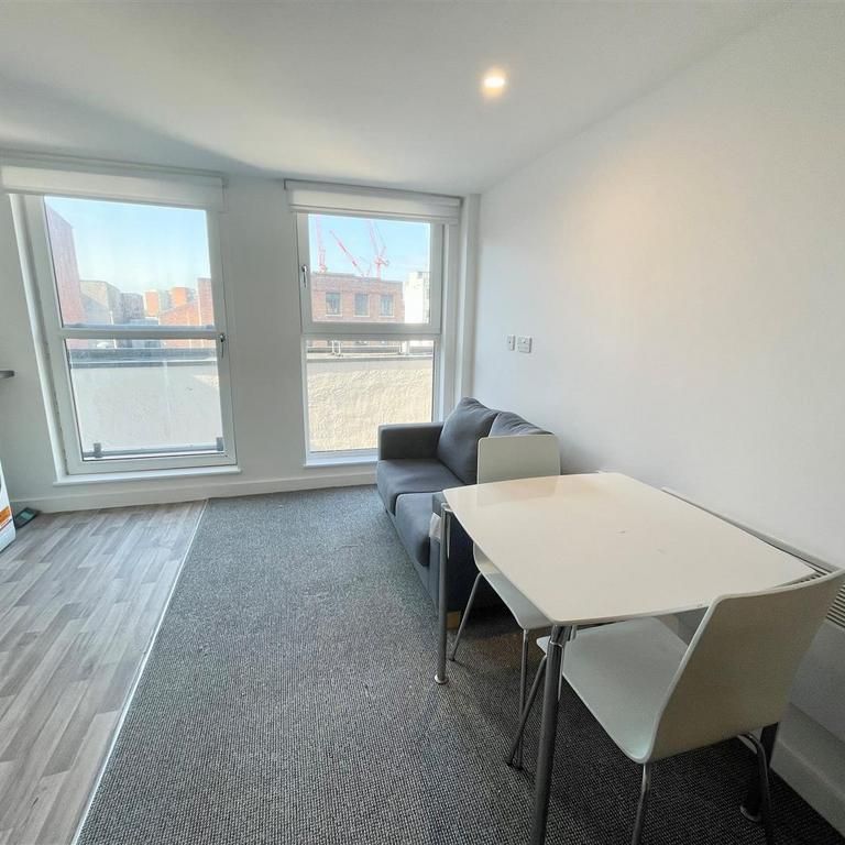 Studio to rent - Photo 1