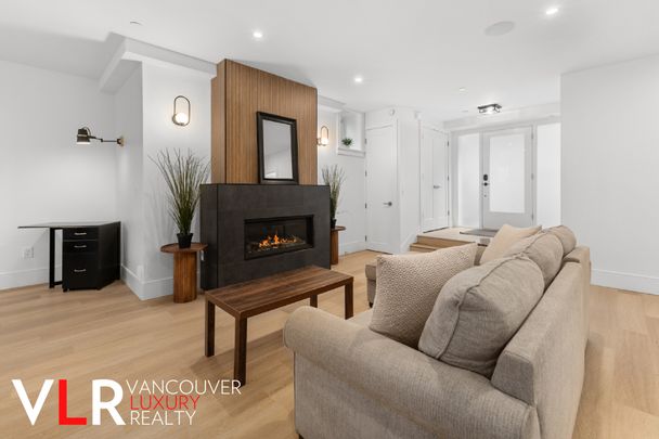 Townhouse in Vancouver West Side, BC - Photo 1