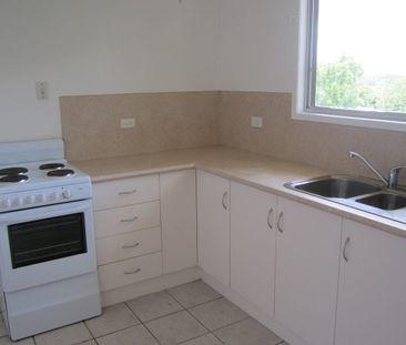 Comfortable 3-Bedroom Home with Spacious Yard in Convenient West Gl... - Photo 3