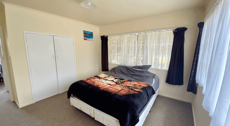 Spacious two-bedroom unit in St Johns! - Photo 2