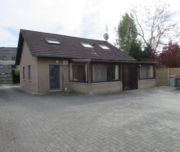 Degelijke gezinswoning met achterliggende loods/garage. - Photo 6