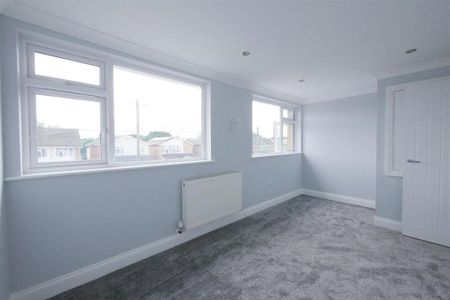 4 bedroom semi-detached house to rent - Photo 4