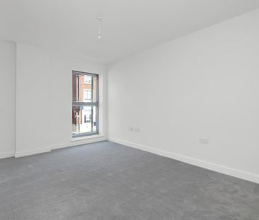 Queens Road, Weybridge, Surrey, KT13 - Photo 5