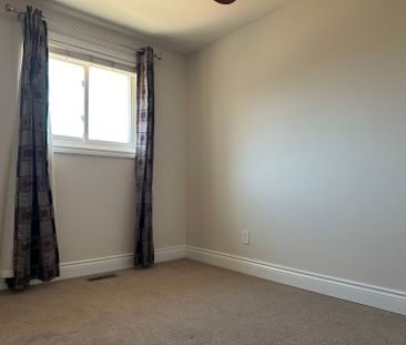 For Lease - 28 Collins Crescent Unit# Upper, Aurora, Ontario - Photo 4