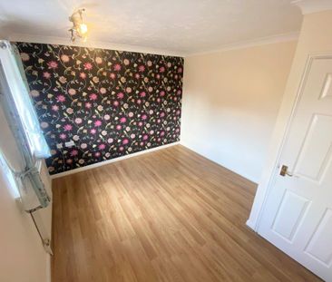 2 bedroom end of terrace house to rent - Photo 4