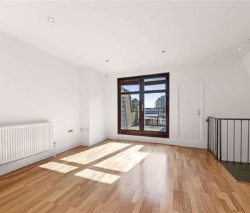 A spectacular find from Savills - a spacious 3/4 double bedroom, 3 ... - Photo 5