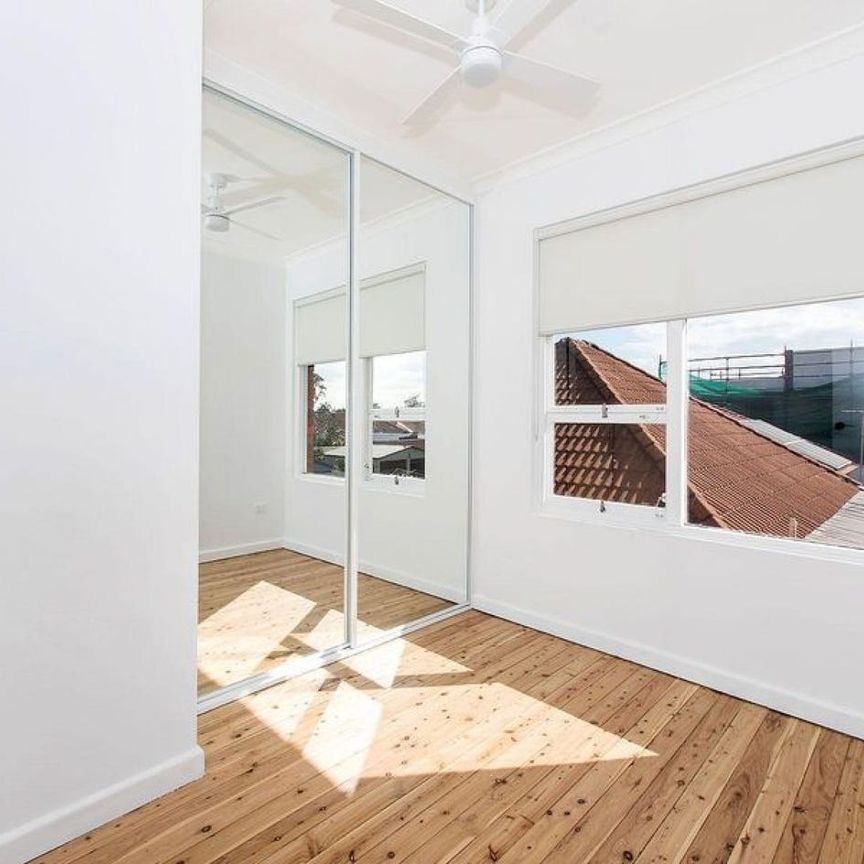 Updated two bedroom apartment - Photo 1