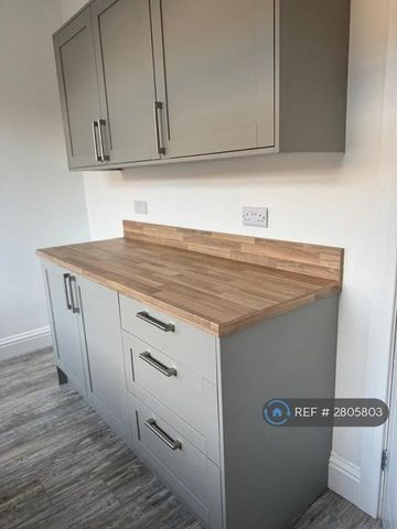 2 bedroom semi-detached house to rent - Photo 3