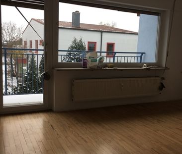 Helle und ruhige 3 Zim. Wohnung mit großem Balkon - Foto 1