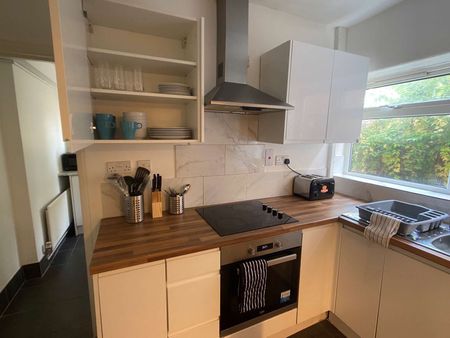 Lovely professional house share in Southampton Centre Room 1 - Photo 3