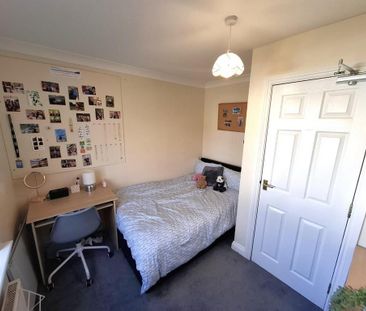6 bedroom end of terrace house to rent - Photo 4