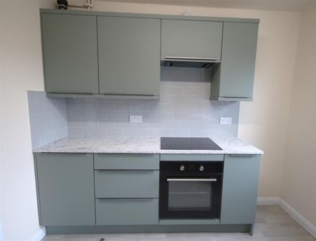 3 bedroom detached house to rent - Photo 3