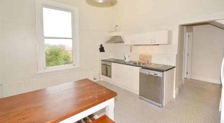 Studio rooms on High St - Available 01/01/2026 - Photo 2