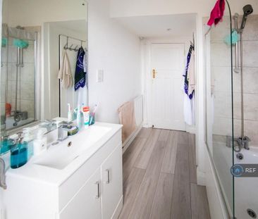 1 bedroom in a flat share to rent - Photo 4