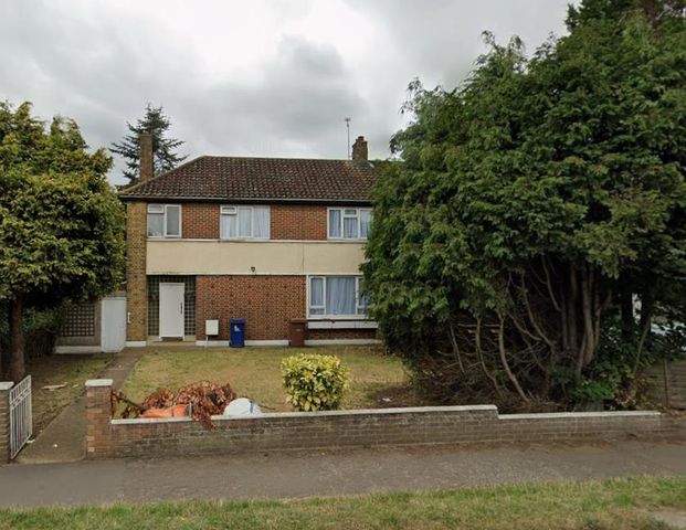 Princess Margaret Road, East Tilbury, Tilbury RM18, London - Photo 1