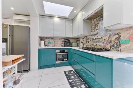 4 bedroom semi-detached house to rent - Photo 2