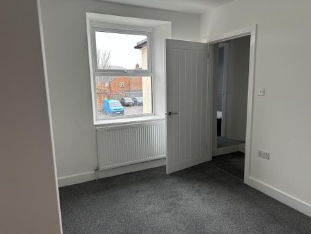 4 bedroom terraced house to rent - Photo 2