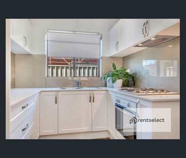 Choice Location * Stunning Presentation * Secure Parking - Photo 3