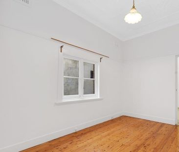 Lovely Two-Bedroom Home in Lilyfield - Photo 5
