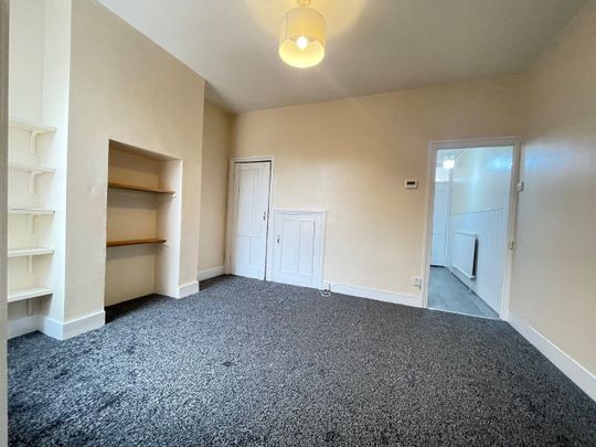 3 Bed Terraced House, Hollybush Street, E13 - Photo 1