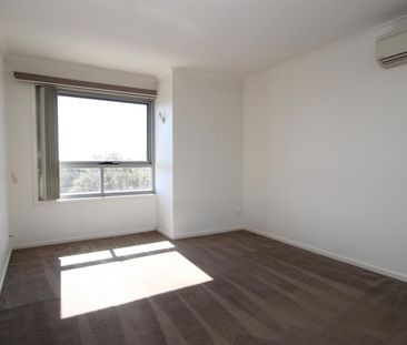 MODERN INNER CITY LIFESTYLE! - Photo 4