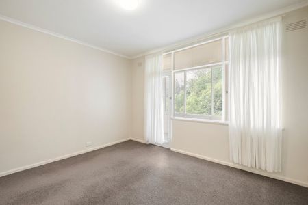 POSITION PERFECT APARTMENT! - Photo 4