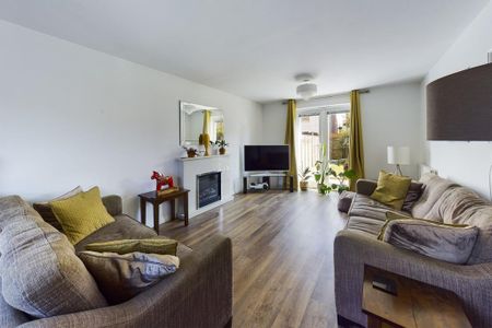 4 bedroom semi-detached house to rent - Photo 2