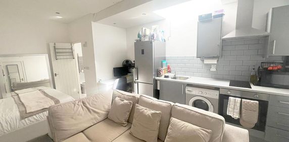 Studio to rent - Photo 2