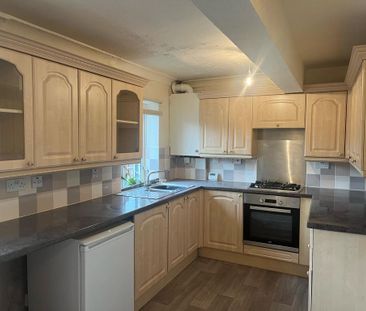 3 bedroom flat to rent - Photo 4