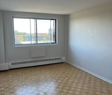 Studio Apartment Available - A louer • For Rent - Photo 2