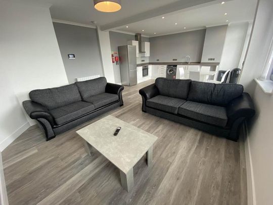3 bedroom flat to rent - Photo 1
