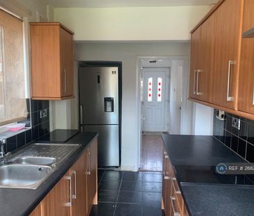 3 bedroom semi-detached house to rent - Photo 5