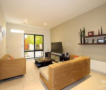 Close to Monash University! - Photo 4