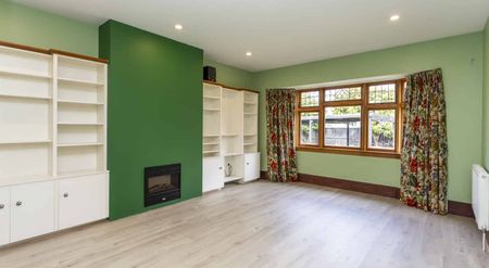 Pet friendly executive home in Strowan! - Photo 4